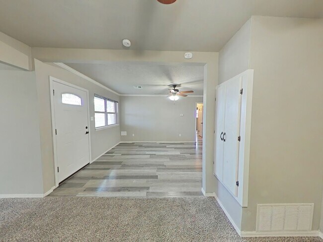 Building Photo - 3821 SE Elmhurst Ln