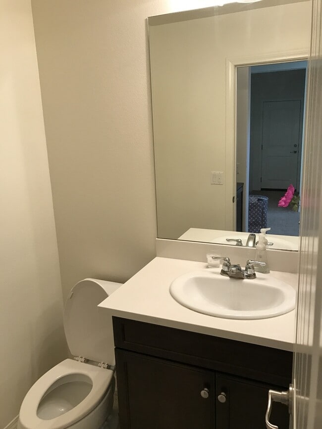Building Photo - Private large 4 bed NextGen, with double living rooms, kitchens and laundries.