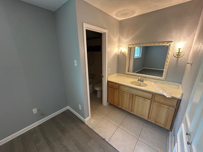 Building Photo - 3734 Clubway Ln