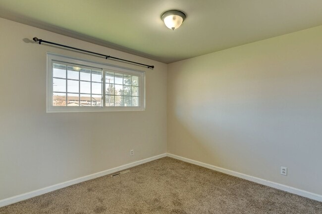Building Photo - Charming 3-Bedroom Home on Spacious Corner...
