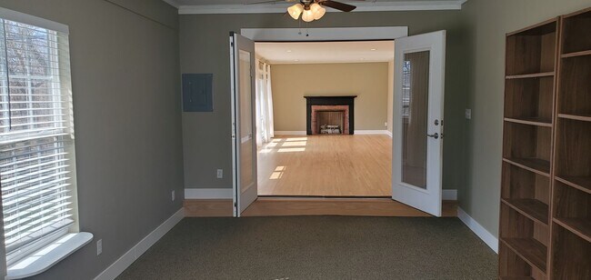 Building Photo - 4 bd, 2 ba, old SW Columbia, corner lot, great shape, fenced, hardwoods, W/D