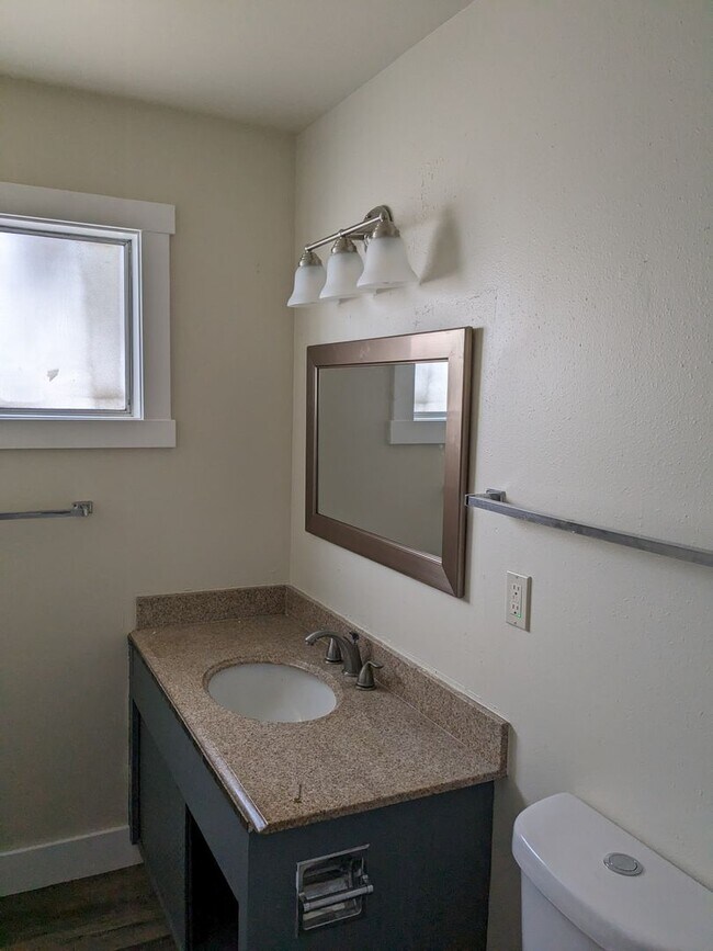 Building Photo - spacious 1-bedroom 1-bath with open floor plan for rent