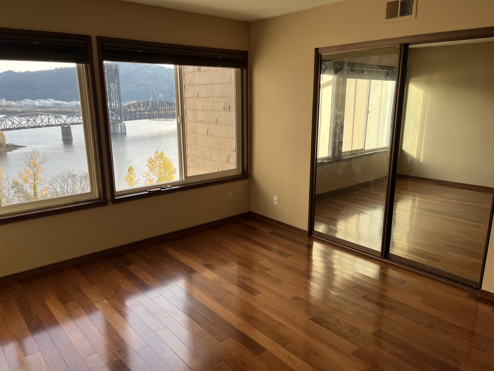 Master Bedroom - 7511 N Edgewater Ave