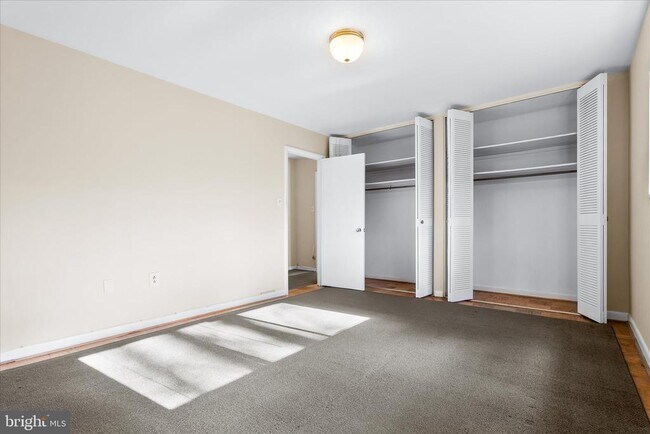 Building Photo - 10631 Weymouth St