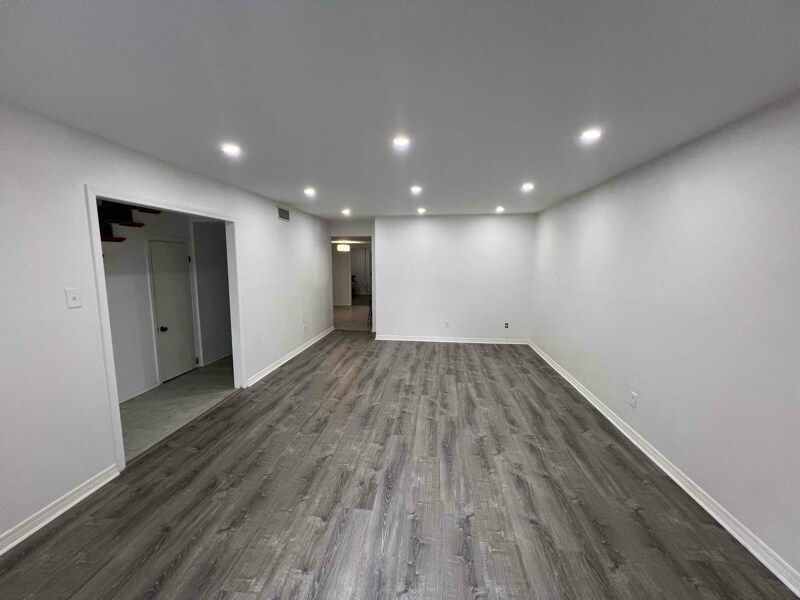 Building Photo - 865 Wilshire Blvd