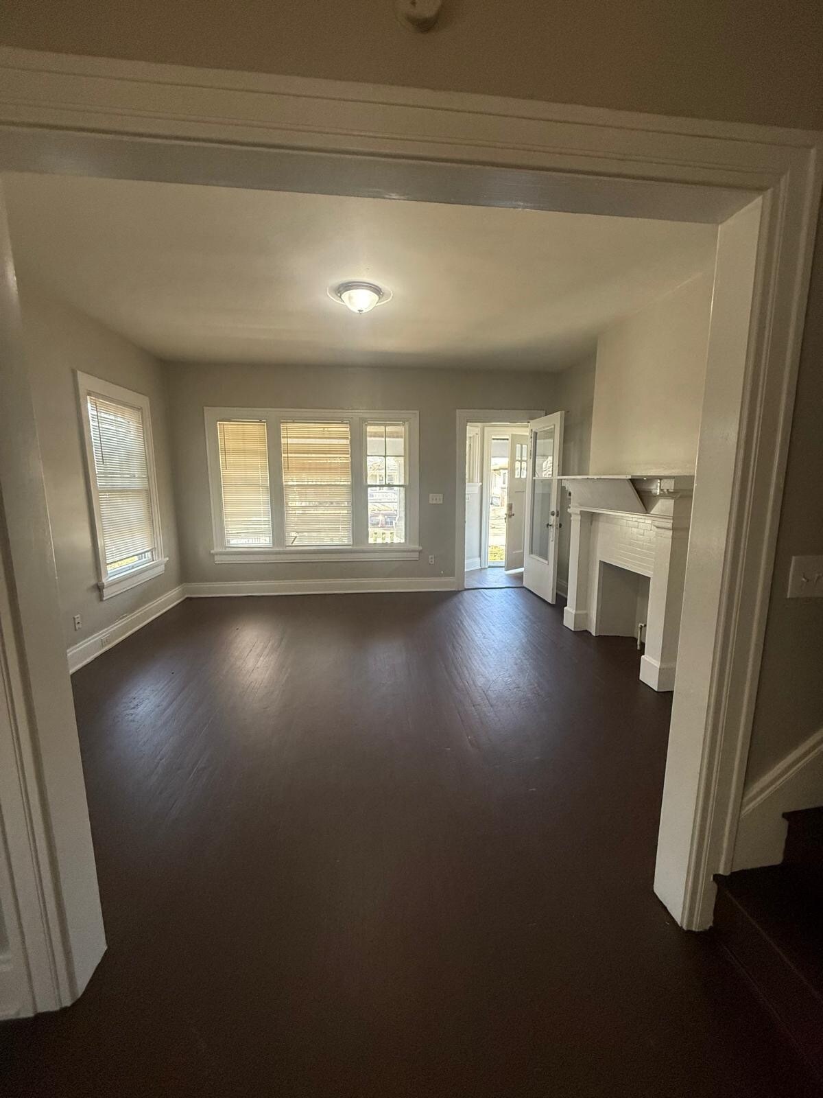 Living - 220 Rockwood Ave