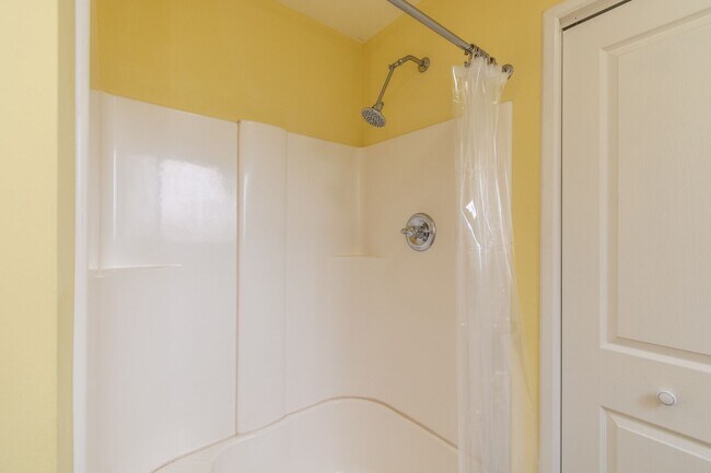 Building Photo - 208 Ella St