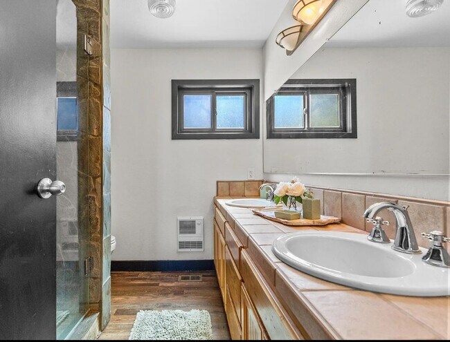 Building Photo - Furnished Mountain Retreat