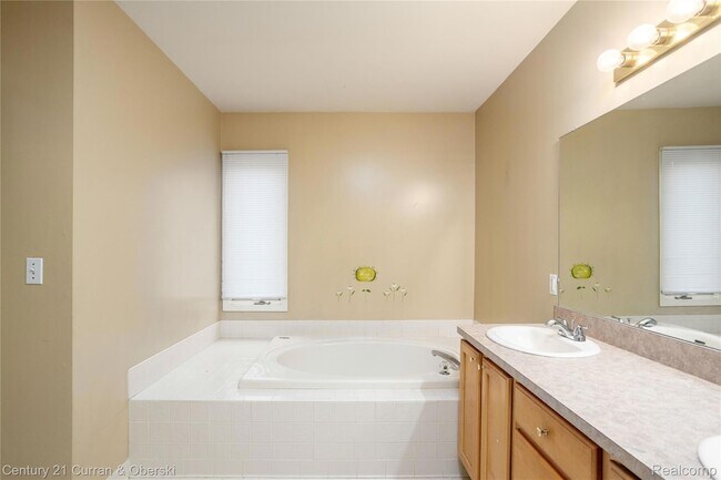 Building Photo - 42104 Echo Forest Dr