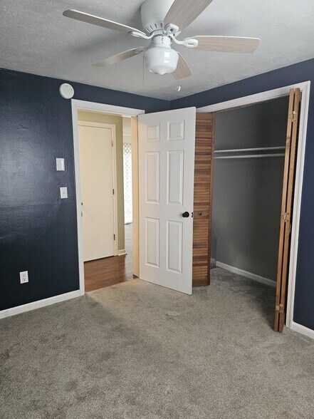 Building Photo - 259 Lakeview Dr