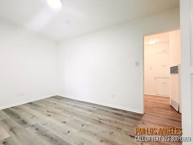 Building Photo - 10565 Camarillo St
