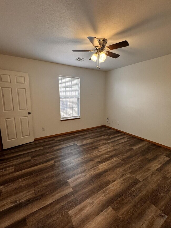 Building Photo - 19 A Holly Dr