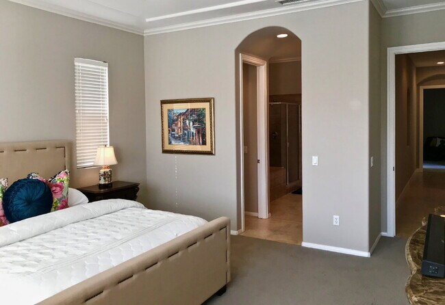 Building Photo - Villa de Gallego - Furnished Rental