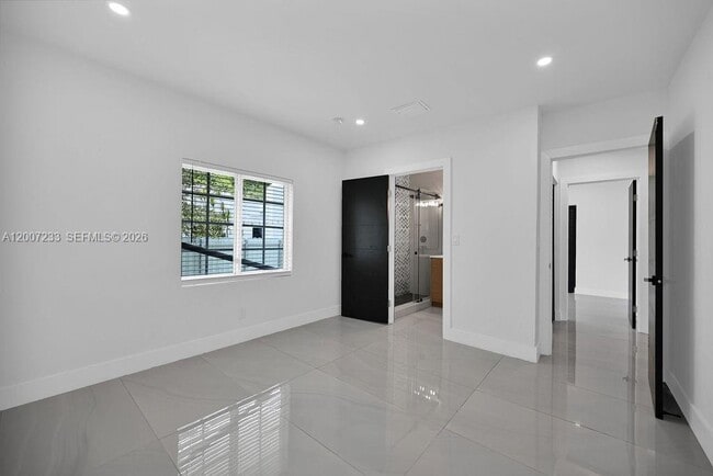 Building Photo - 570 NW 48th St