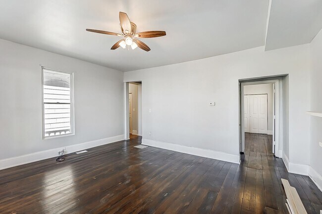Building Photo - Four Bedroom Available in Dayton!