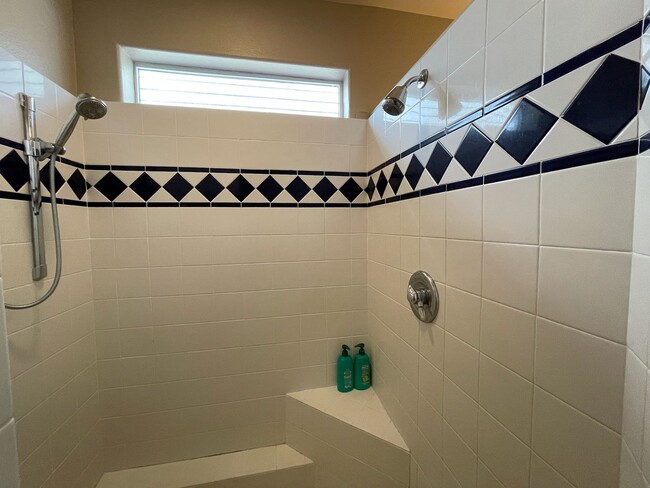 Building Photo - Single Level Home on the Westside of Bend