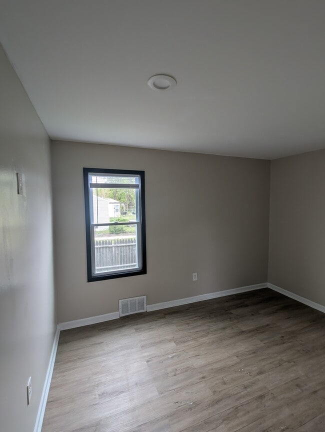 Building Photo - 18116 Bloom St