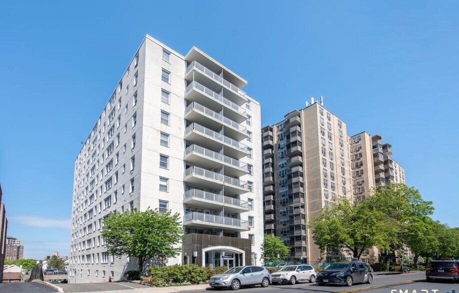 Building Photo - 30 Glenbrook Rd