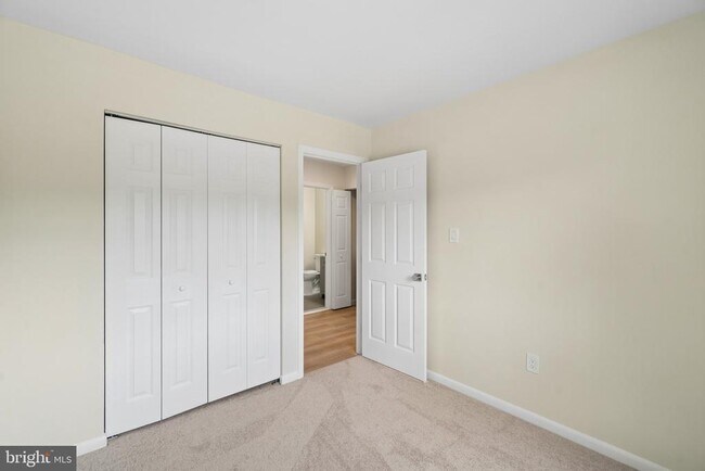 Building Photo - 290 Hilltop Ln