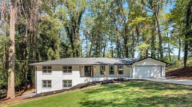 Building Photo - 2615 Holly Ln