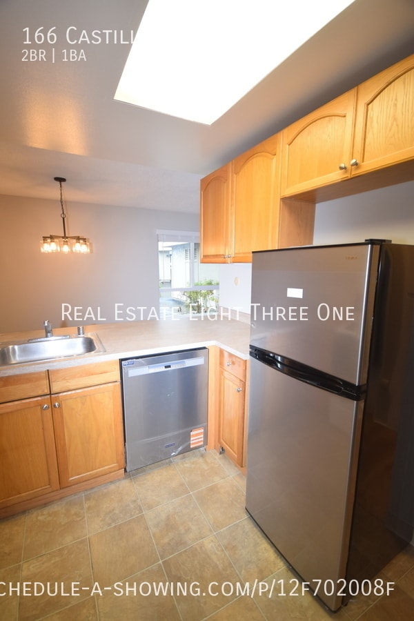 Building Photo - 166 Castillion Terrace