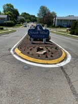 Front entrance - 105 Carriage Path S