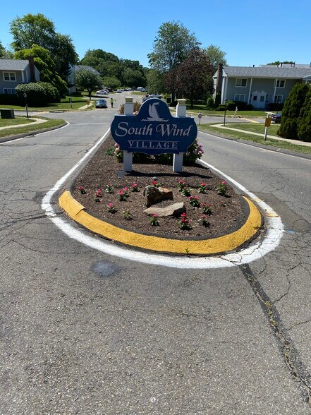 Front entrance - 105 Carriage Path S