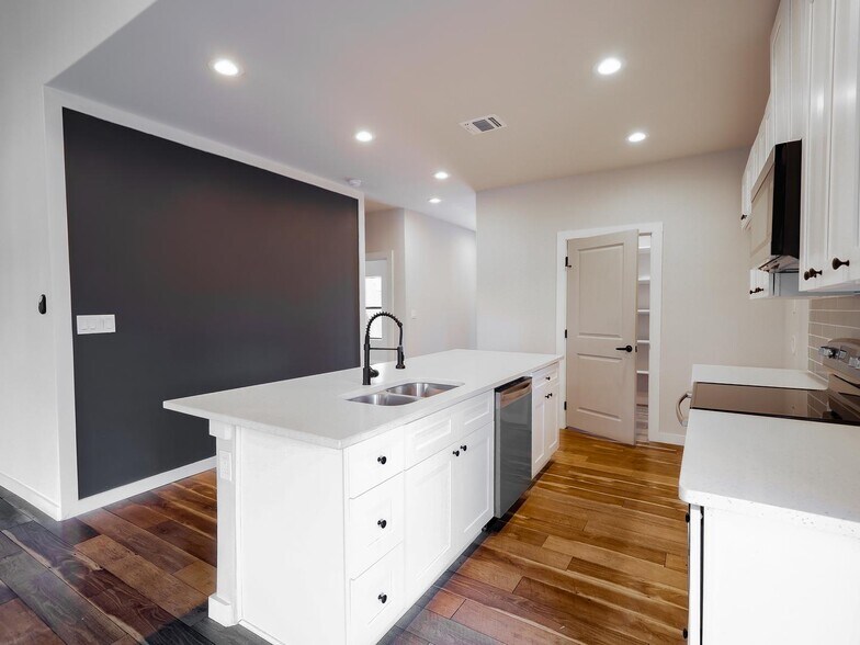 Building Photo - Modern Denver Heights home by Dignowity & downtown