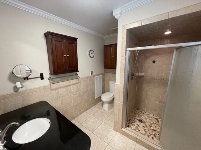 Building Photo - Wonderful ranch with inground pool!