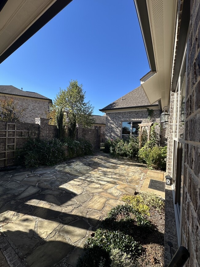 Building Photo - 170 Mulberry Ln