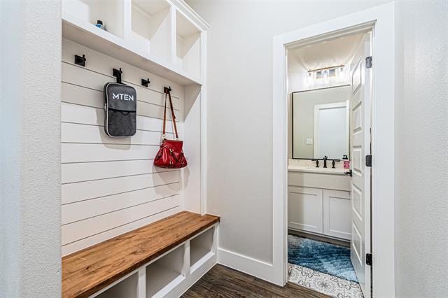 Building Photo - 204 Grace Ct