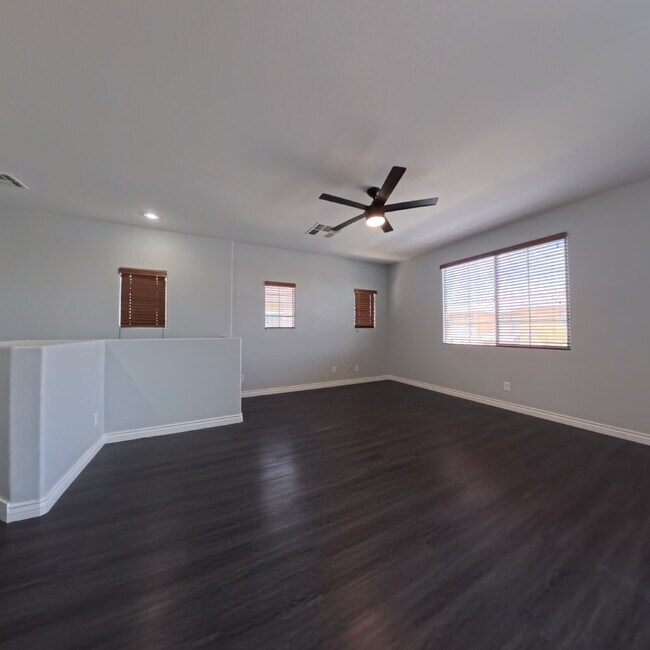 Building Photo - Spacious 2-bed 2-bath with Attached Car Garage at Tripoly!
