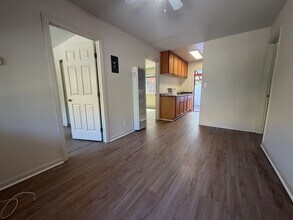 Building Photo - Petite 2 Bedroom, 1 Bath with yard