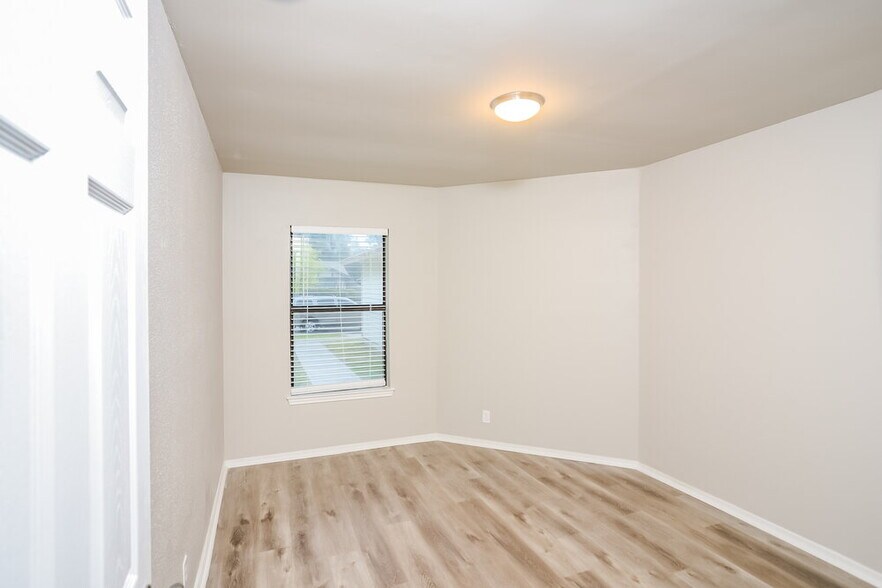 Building Photo - 9335 Autumn Storm