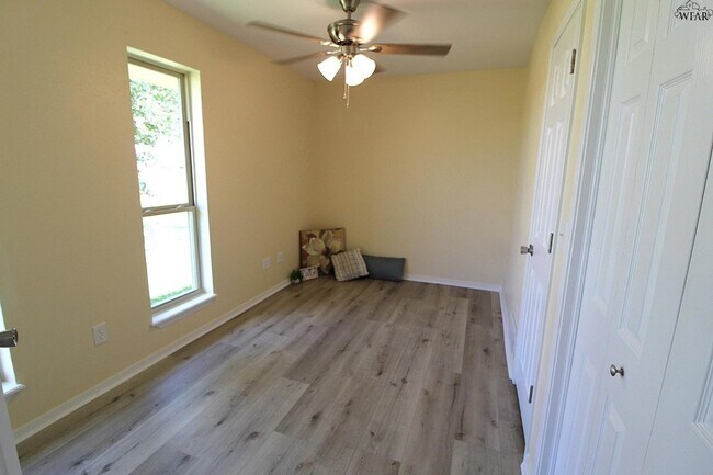 Building Photo - 1218 Christine Rd