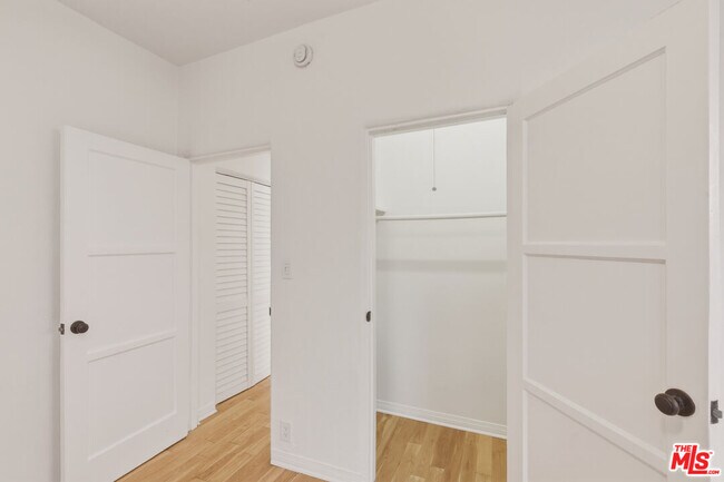 Building Photo - 1492 Silver Lake Blvd