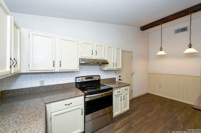 Building Photo - SPACIOUS 4-BEDROOM IN VALLEY FORGE