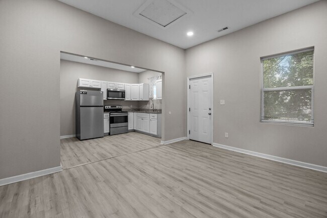Building Photo - 126 Linden Ave