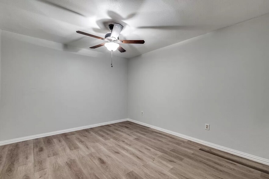 Building Photo - 1501 Ridgeview St