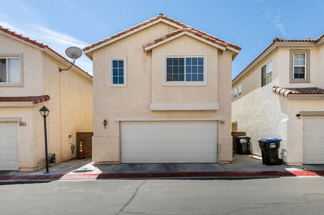 Building Photo - GORGEOUS OPEN FLOORPLAN*GATED COMMUNITY*CO...
