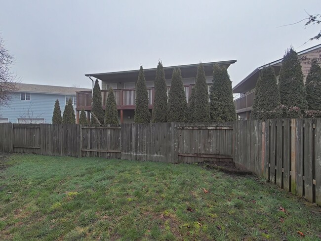 Building Photo - 3 Bedroom Townhouse ~ North Corvallis ~ Pe...