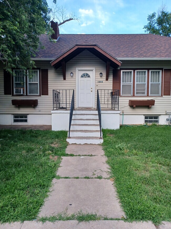 Primary Photo - 1308-1312 12th Ave