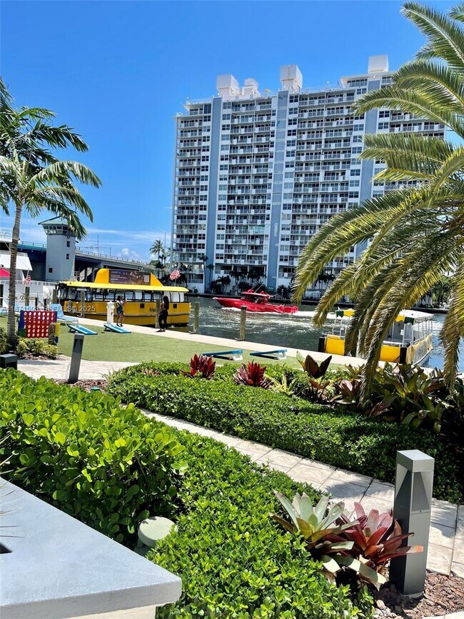 Building Photo - 2670 E Sunrise Blvd