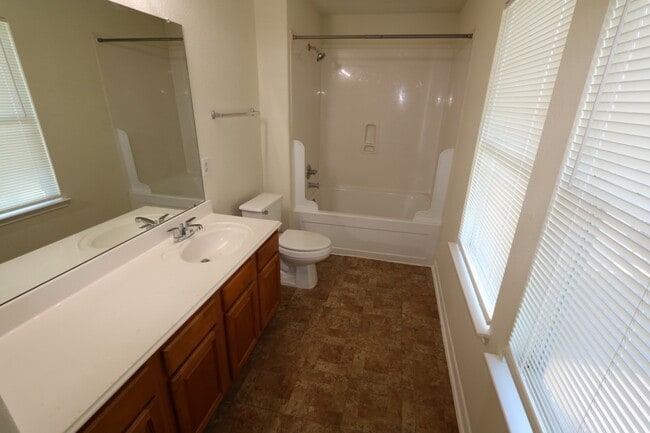 Building Photo - 15611 Leeds Ln