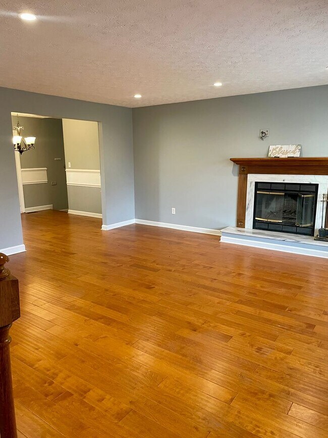 Building Photo - Available 3/30/2026- Charming Cape Cod in Halls