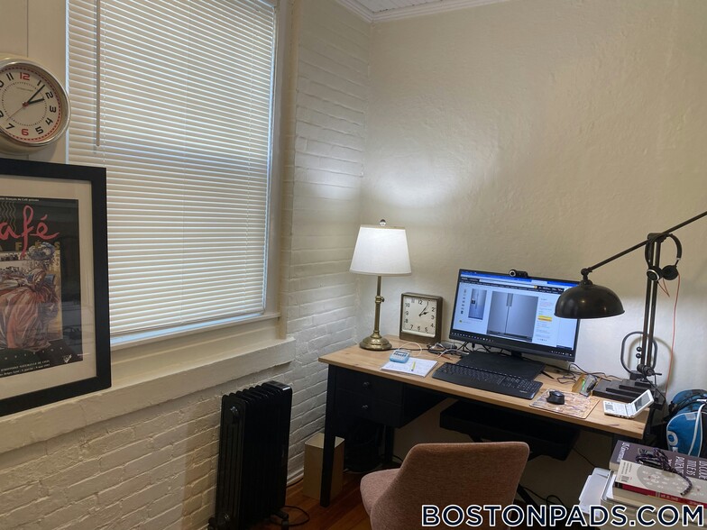 Building Photo - 14 Centre St