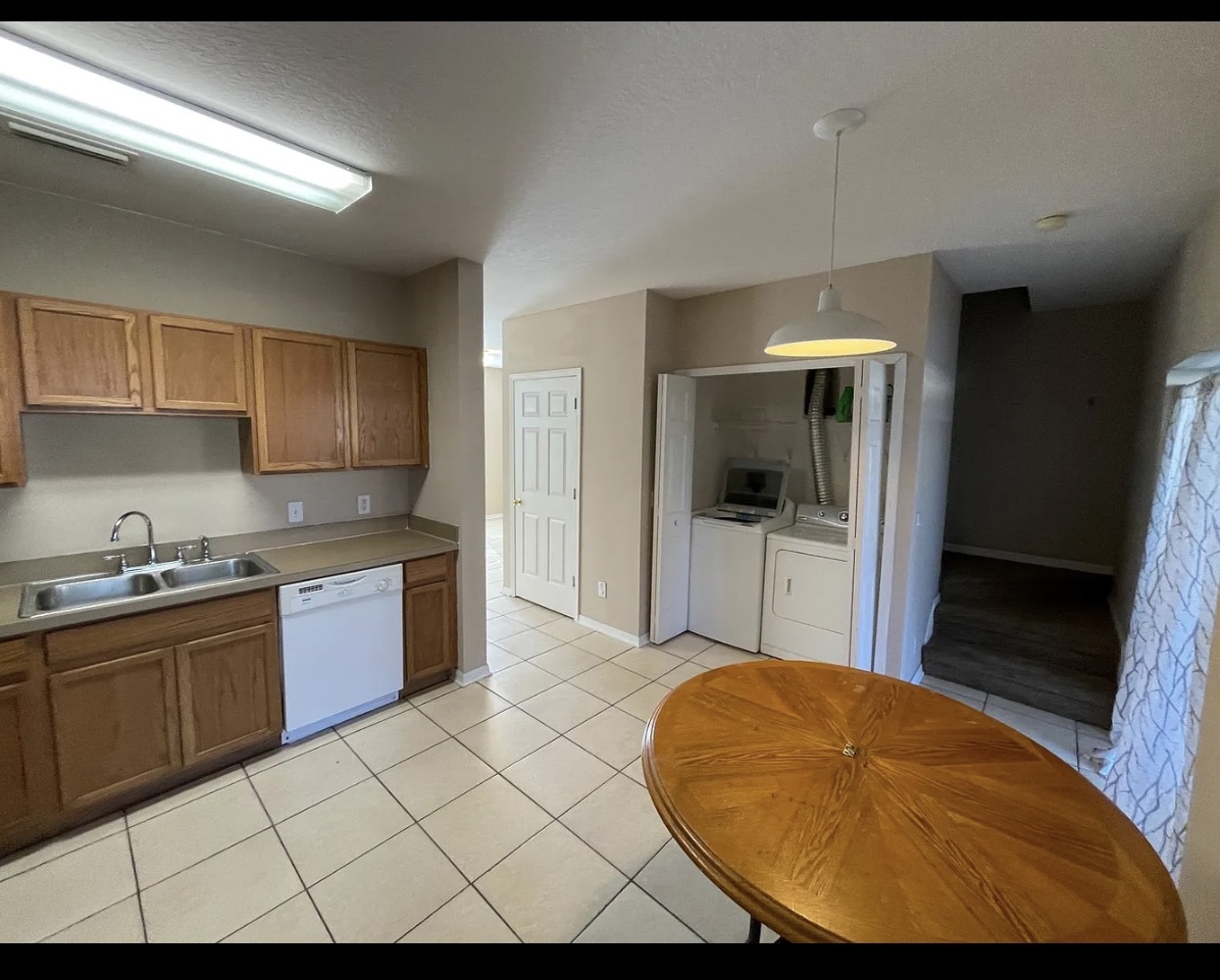 Building Photo - 1255 Charlesworth Dr