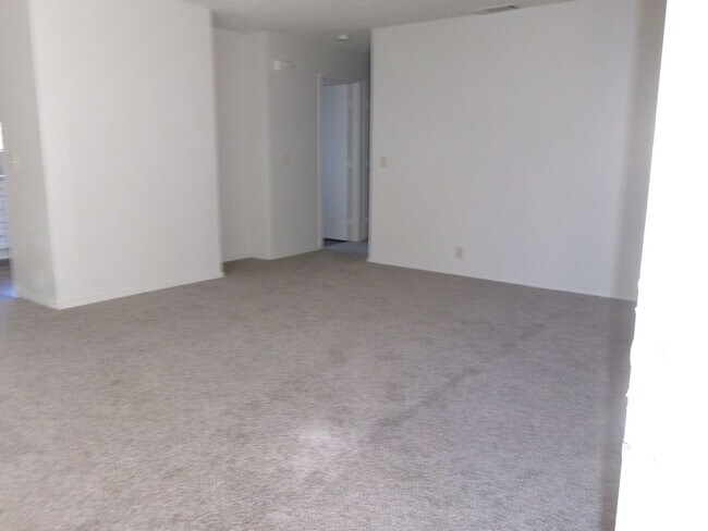 Building Photo - 7925