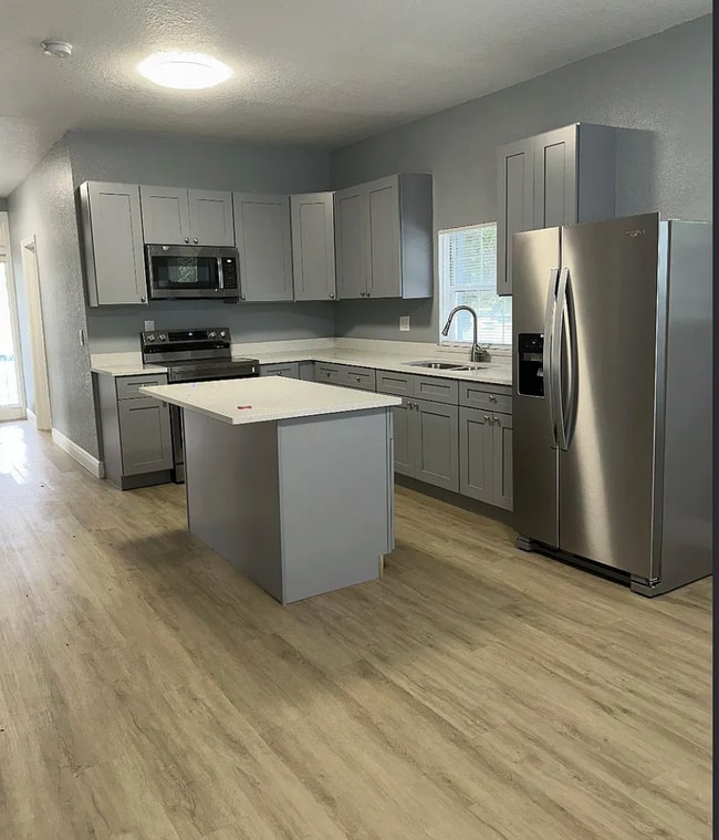 Building Photo - 2139 W St John St