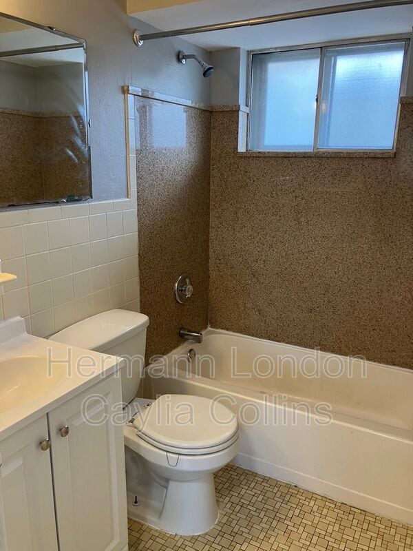 Building Photo - 7406 Olian Dr